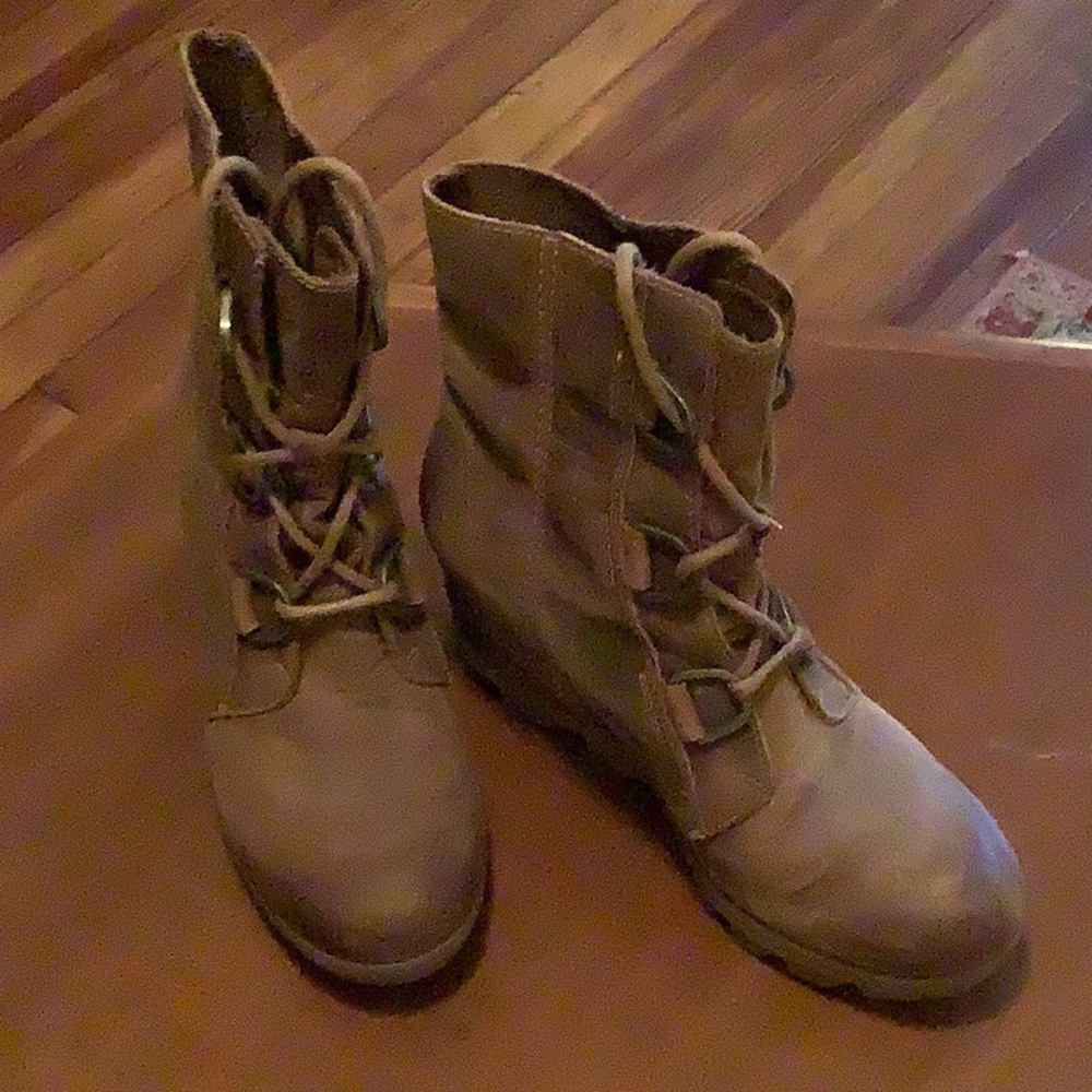 Sorel boots, almost new worn once 2